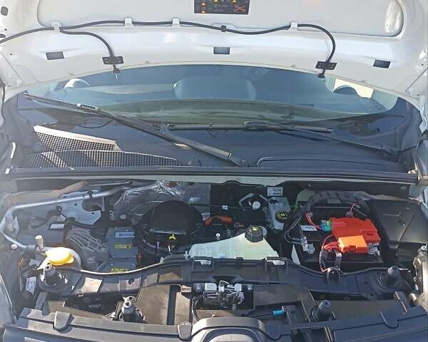 Белый Рено Кенгу, объемом двигателя 0 л и пробегом 4 тыс. км за 13300 $, фото 6 на Automoto.ua