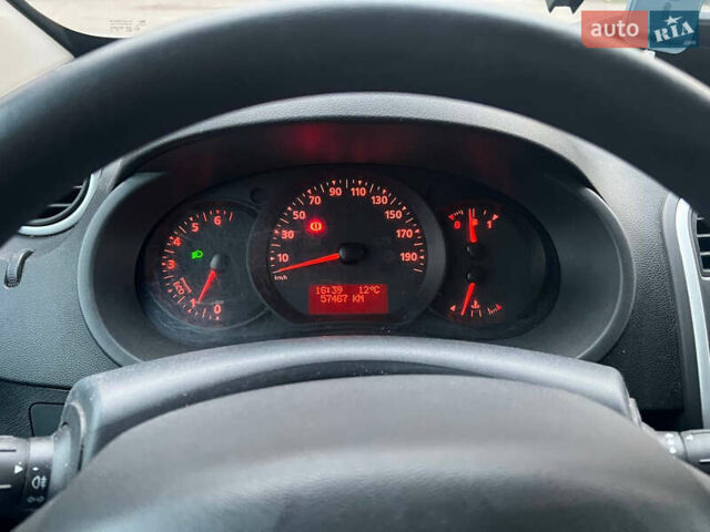 Белый Рено Кенгу, объемом двигателя 1.46 л и пробегом 57 тыс. км за 11999 $, фото 5 на Automoto.ua