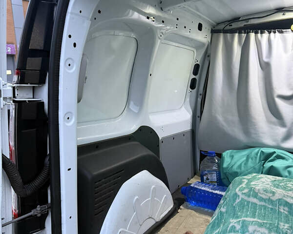 Белый Рено Кенгу, объемом двигателя 1.46 л и пробегом 253 тыс. км за 12500 $, фото 12 на Automoto.ua