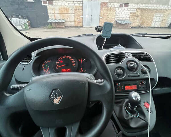 Белый Рено Кенгу, объемом двигателя 1.46 л и пробегом 57 тыс. км за 11999 $, фото 6 на Automoto.ua