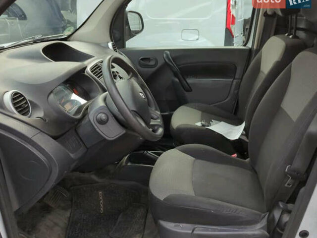 Белый Рено Кенгу, объемом двигателя 0 л и пробегом 45 тыс. км за 12900 $, фото 8 на Automoto.ua