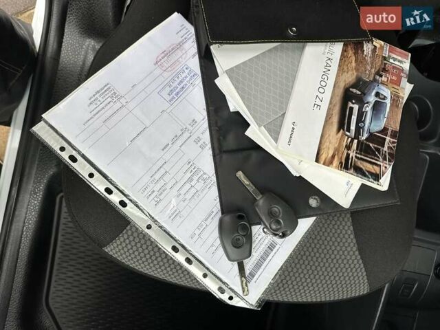 Белый Рено Кенгу, объемом двигателя 0 л и пробегом 16 тыс. км за 12300 $, фото 70 на Automoto.ua
