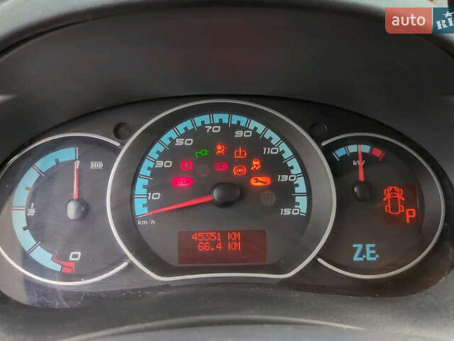 Белый Рено Кенгу, объемом двигателя 0 л и пробегом 45 тыс. км за 12900 $, фото 3 на Automoto.ua