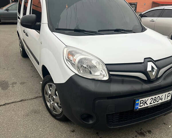 Белый Рено Кенгу, объемом двигателя 1.46 л и пробегом 57 тыс. км за 11999 $, фото 1 на Automoto.ua