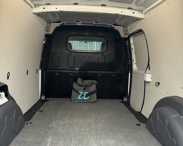 Белый Рено Кенгу, объемом двигателя 0 л и пробегом 26 тыс. км за 12700 $, фото 15 на Automoto.ua