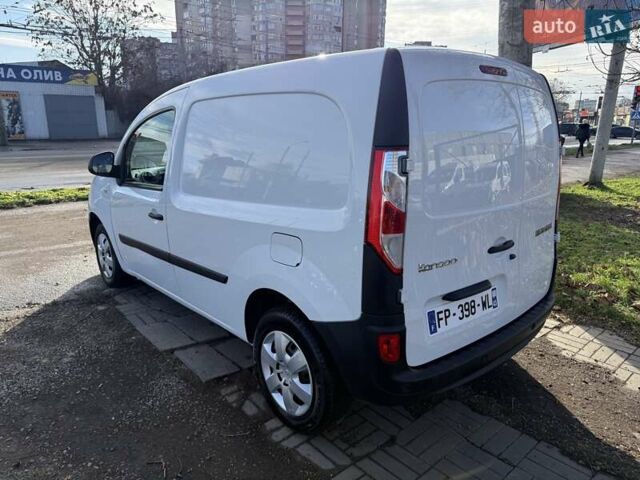 Белый Рено Кенгу, объемом двигателя 0 л и пробегом 190 тыс. км за 11999 $, фото 8 на Automoto.ua