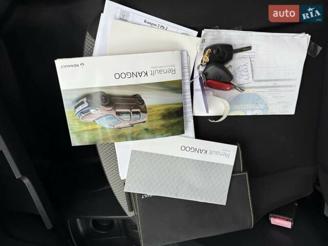 Белый Рено Кенгу, объемом двигателя 0 л и пробегом 190 тыс. км за 11999 $, фото 17 на Automoto.ua