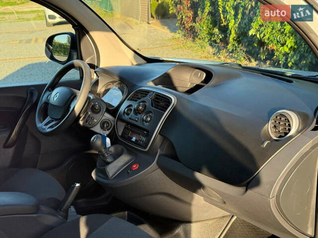 Белый Рено Кенгу, объемом двигателя 1.5 л и пробегом 193 тыс. км за 10999 $, фото 35 на Automoto.ua