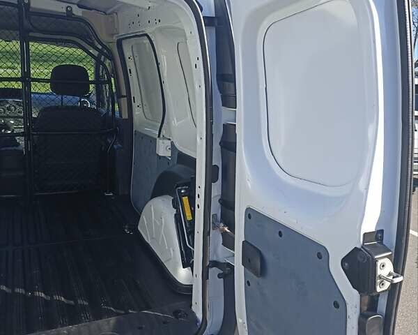 Белый Рено Кенгу, объемом двигателя 0 л и пробегом 4 тыс. км за 13300 $, фото 23 на Automoto.ua