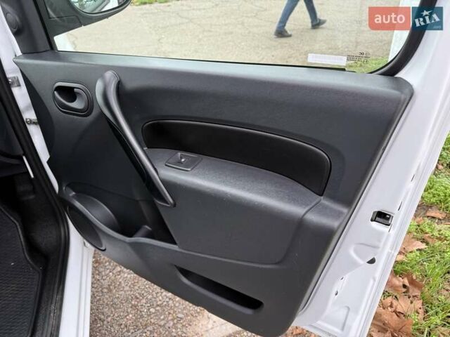 Белый Рено Кенгу, объемом двигателя 15 л и пробегом 195 тыс. км за 11500 $, фото 25 на Automoto.ua