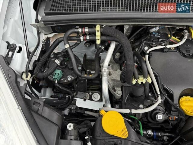 Белый Рено Кенгу, объемом двигателя 15 л и пробегом 195 тыс. км за 11500 $, фото 35 на Automoto.ua