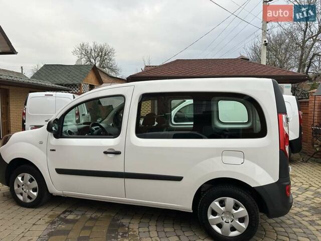 Белый Рено Кенгу, объемом двигателя 0 л и пробегом 16 тыс. км за 12300 $, фото 5 на Automoto.ua