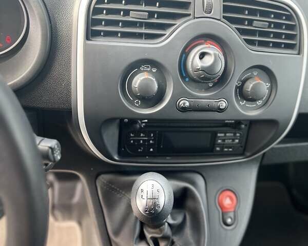 Белый Рено Кенгу, объемом двигателя 1.46 л и пробегом 155 тыс. км за 13700 $, фото 12 на Automoto.ua