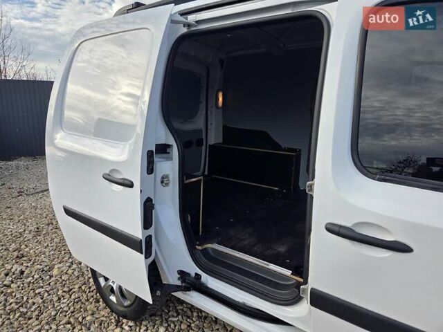 Белый Рено Кенгу, объемом двигателя 1.5 л и пробегом 199 тыс. км за 10450 $, фото 12 на Automoto.ua