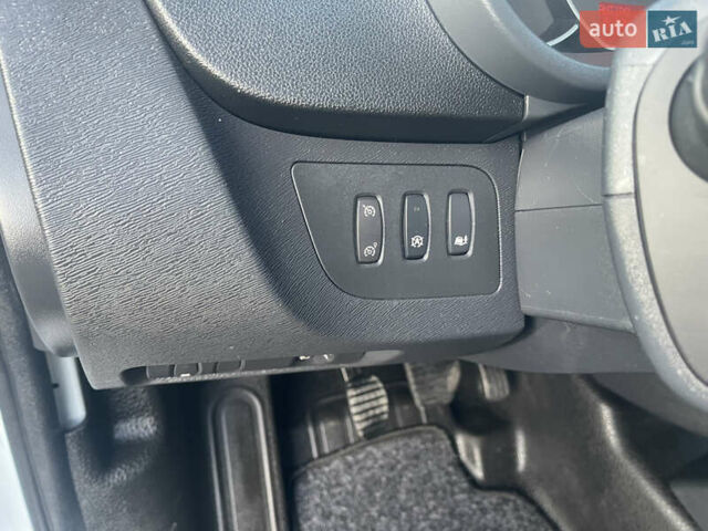 Белый Рено Кенгу, объемом двигателя 0 л и пробегом 110 тыс. км за 13300 $, фото 29 на Automoto.ua