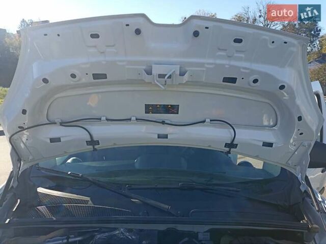 Белый Рено Кенгу, объемом двигателя 0 л и пробегом 4 тыс. км за 13300 $, фото 4 на Automoto.ua