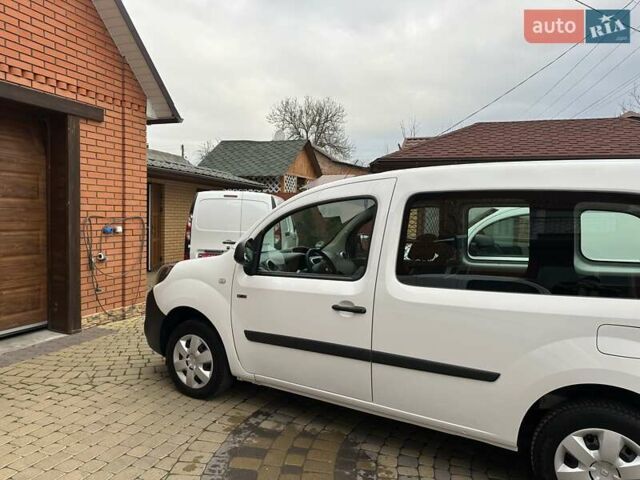Белый Рено Кенгу, объемом двигателя 0 л и пробегом 16 тыс. км за 12300 $, фото 6 на Automoto.ua