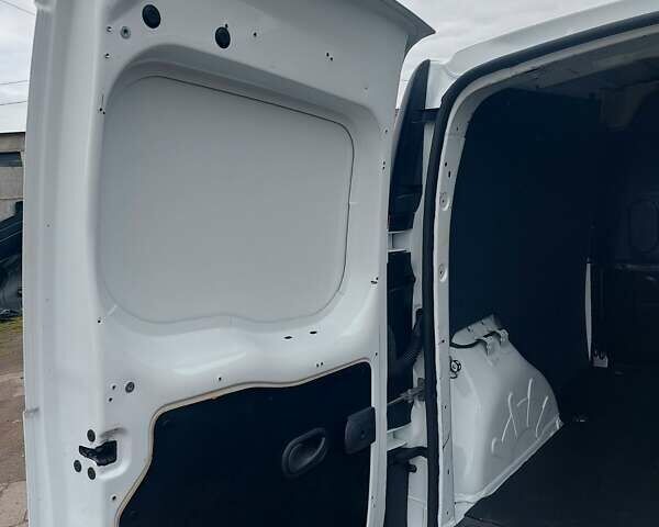 Белый Рено Кенгу, объемом двигателя 1.5 л и пробегом 187 тыс. км за 10900 $, фото 14 на Automoto.ua