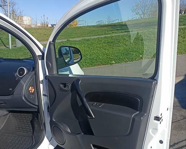 Белый Рено Кенгу, объемом двигателя 0 л и пробегом 4 тыс. км за 13300 $, фото 15 на Automoto.ua