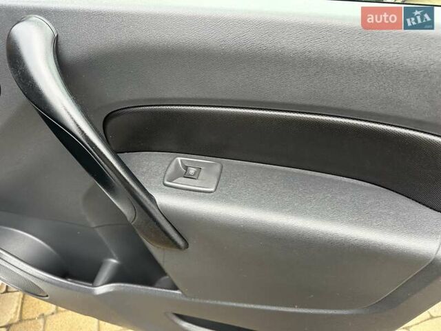 Белый Рено Кенгу, объемом двигателя 0 л и пробегом 16 тыс. км за 12300 $, фото 61 на Automoto.ua