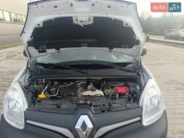 Белый Рено Кенгу, объемом двигателя 0 л и пробегом 35 тыс. км за 11300 $, фото 19 на Automoto.ua