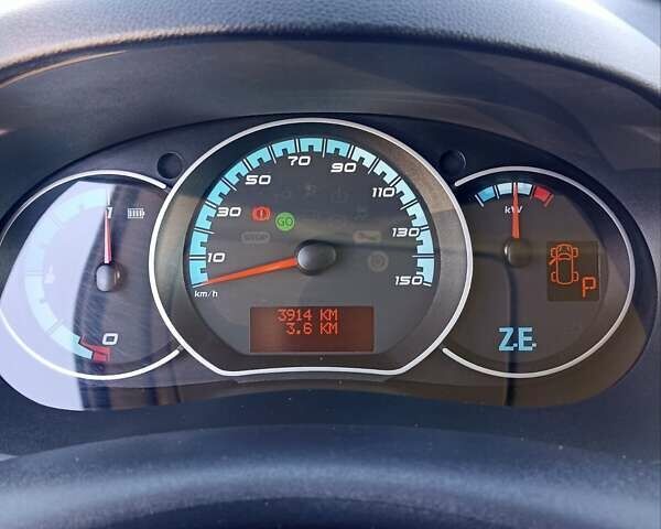 Белый Рено Кенгу, объемом двигателя 0 л и пробегом 4 тыс. км за 13300 $, фото 2 на Automoto.ua