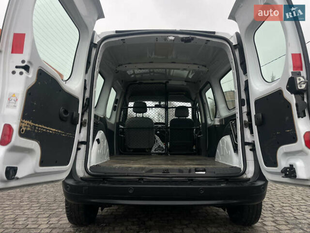 Белый Рено Кенгу, объемом двигателя 1.5 л и пробегом 89 тыс. км за 11000 $, фото 12 на Automoto.ua