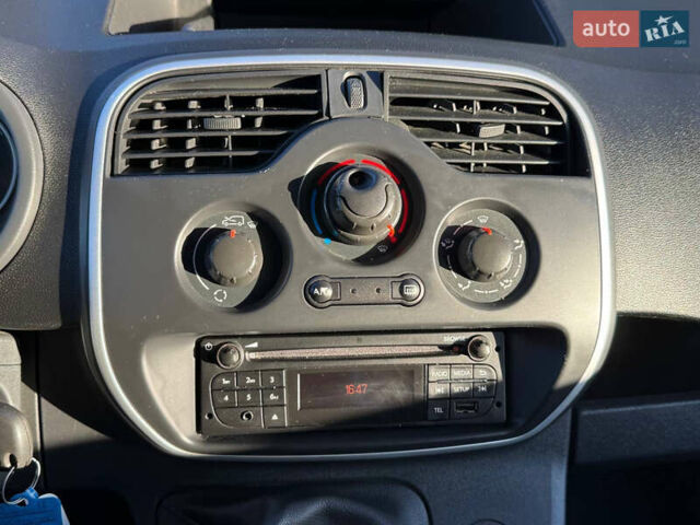 Белый Рено Кенгу, объемом двигателя 1.5 л и пробегом 193 тыс. км за 10999 $, фото 45 на Automoto.ua
