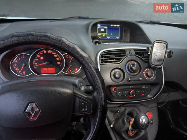 Белый Рено Кенгу, объемом двигателя 1.46 л и пробегом 253 тыс. км за 12500 $, фото 7 на Automoto.ua
