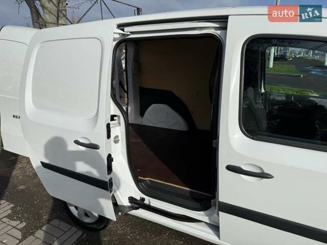 Белый Рено Кенгу, объемом двигателя 0 л и пробегом 190 тыс. км за 11999 $, фото 45 на Automoto.ua