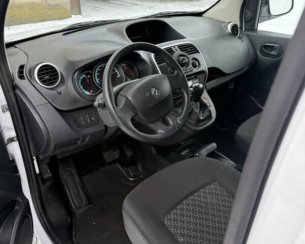 Білий Рено Кєнгу, об'ємом двигуна 0 л та пробігом 34 тис. км за 12800 $, фото 16 на Automoto.ua