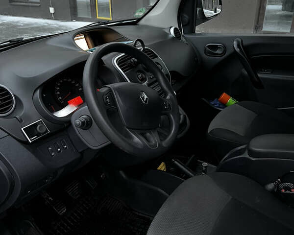 Белый Рено Кенгу, объемом двигателя 1.5 л и пробегом 135 тыс. км за 12900 $, фото 8 на Automoto.ua