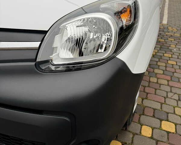 Белый Рено Кенгу, объемом двигателя 0 л и пробегом 26 тыс. км за 12700 $, фото 10 на Automoto.ua