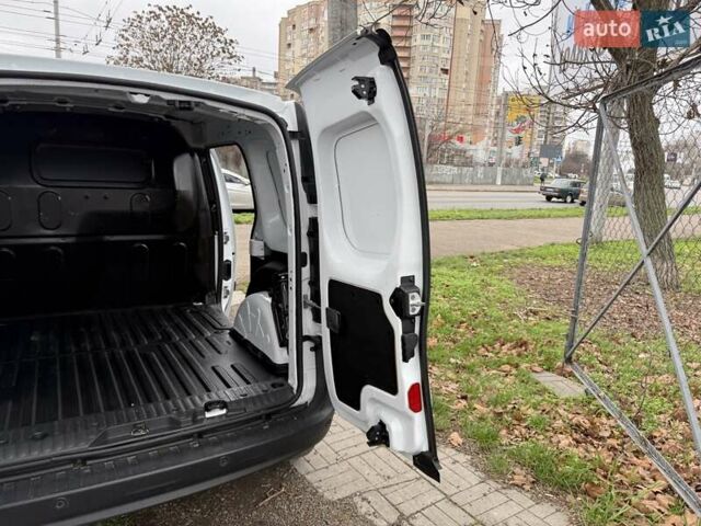 Белый Рено Кенгу, объемом двигателя 15 л и пробегом 195 тыс. км за 11500 $, фото 32 на Automoto.ua