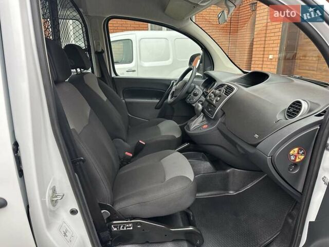 Белый Рено Кенгу, объемом двигателя 0 л и пробегом 16 тыс. км за 12300 $, фото 66 на Automoto.ua