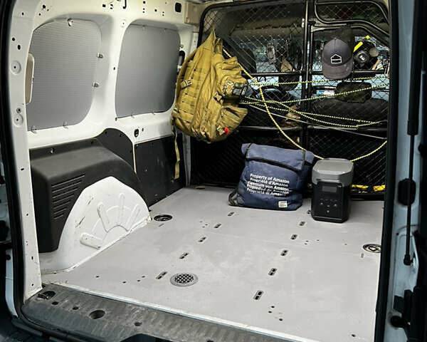 Белый Рено Кенгу, объемом двигателя 1.5 л и пробегом 135 тыс. км за 12900 $, фото 7 на Automoto.ua