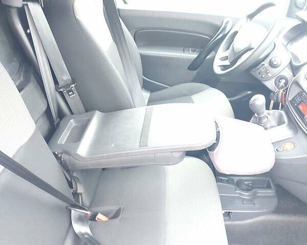 Белый Рено Кенгу, объемом двигателя 1.5 л и пробегом 187 тыс. км за 10900 $, фото 44 на Automoto.ua