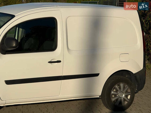 Белый Рено Кенгу, объемом двигателя 1.5 л и пробегом 193 тыс. км за 10999 $, фото 17 на Automoto.ua