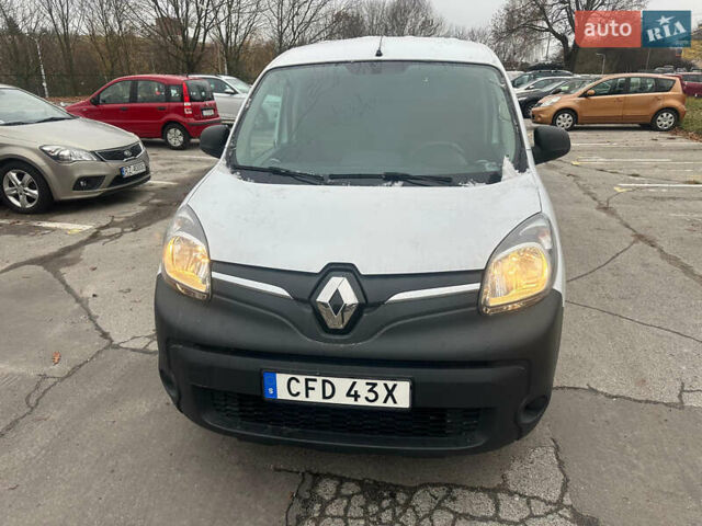 Белый Рено Кенгу, объемом двигателя 0 л и пробегом 69 тыс. км за 11111 $, фото 5 на Automoto.ua