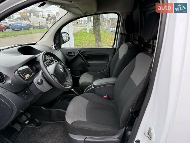 Белый Рено Кенгу, объемом двигателя 15 л и пробегом 195 тыс. км за 11500 $, фото 14 на Automoto.ua