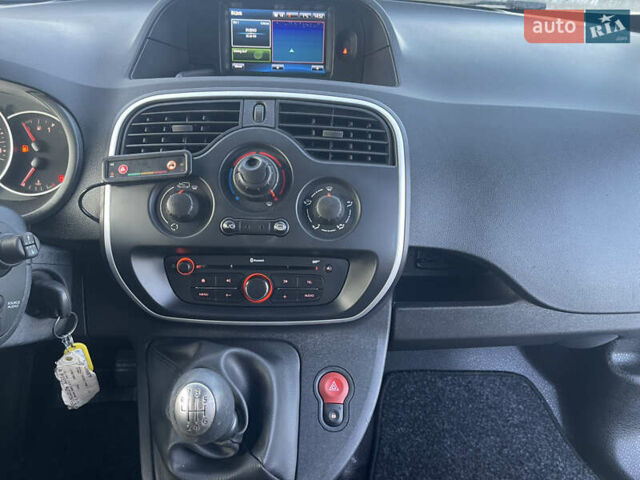 Белый Рено Кенгу, объемом двигателя 0 л и пробегом 110 тыс. км за 13300 $, фото 15 на Automoto.ua