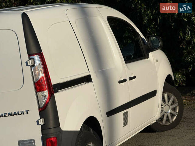 Белый Рено Кенгу, объемом двигателя 1.5 л и пробегом 193 тыс. км за 10999 $, фото 29 на Automoto.ua