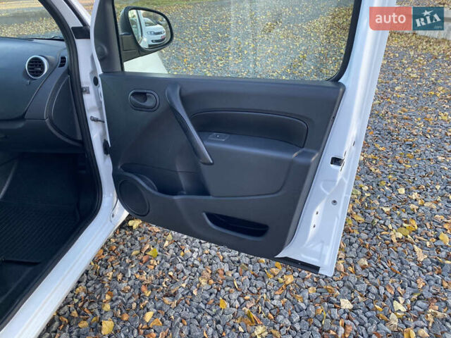 Белый Рено Кенгу, объемом двигателя 1.5 л и пробегом 187 тыс. км за 10499 $, фото 25 на Automoto.ua