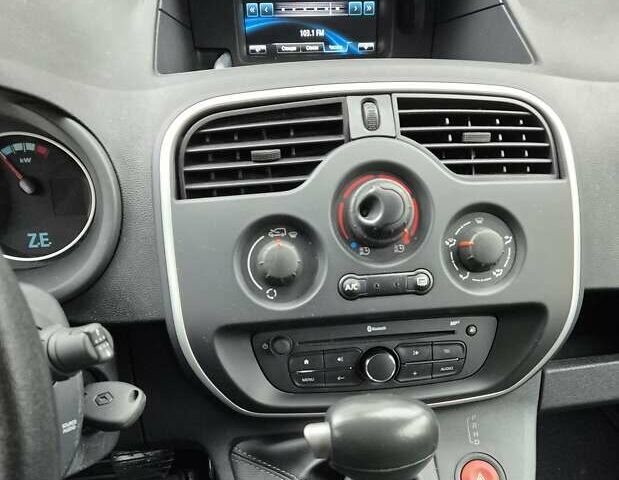 Белый Рено Кенгу, объемом двигателя 0 л и пробегом 32 тыс. км за 13990 $, фото 22 на Automoto.ua