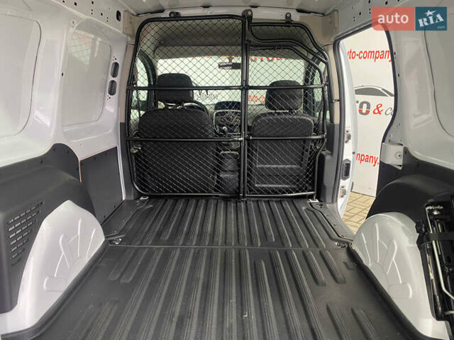 Белый Рено Кенгу, объемом двигателя 1.5 л и пробегом 166 тыс. км за 12250 $, фото 7 на Automoto.ua