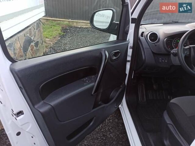 Белый Рено Кенгу, объемом двигателя 1.5 л и пробегом 158 тыс. км за 12590 $, фото 19 на Automoto.ua