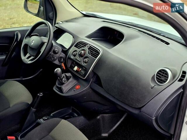 Білий Рено Кєнгу, об'ємом двигуна 1.5 л та пробігом 185 тис. км за 13600 $, фото 27 на Automoto.ua