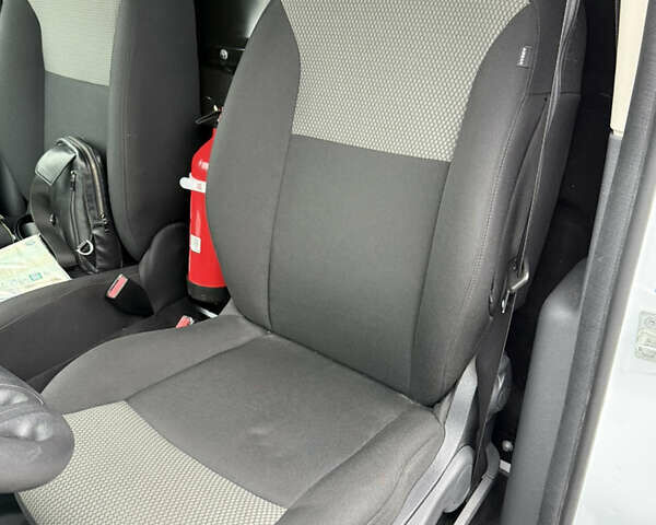 Білий Рено Кєнгу, об'ємом двигуна 0 л та пробігом 12 тис. км за 14000 $, фото 14 на Automoto.ua