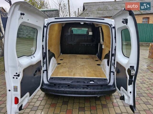 Белый Рено Кенгу, объемом двигателя 1.46 л и пробегом 69 тыс. км за 12300 $, фото 23 на Automoto.ua