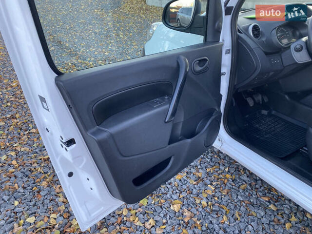 Белый Рено Кенгу, объемом двигателя 1.5 л и пробегом 187 тыс. км за 10499 $, фото 12 на Automoto.ua